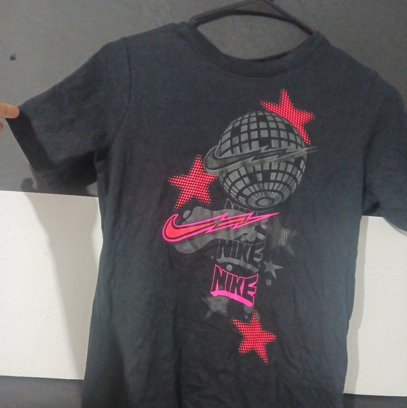 Bundle of Nike Boy Logo Graphic Tees - Picture 8 of 15